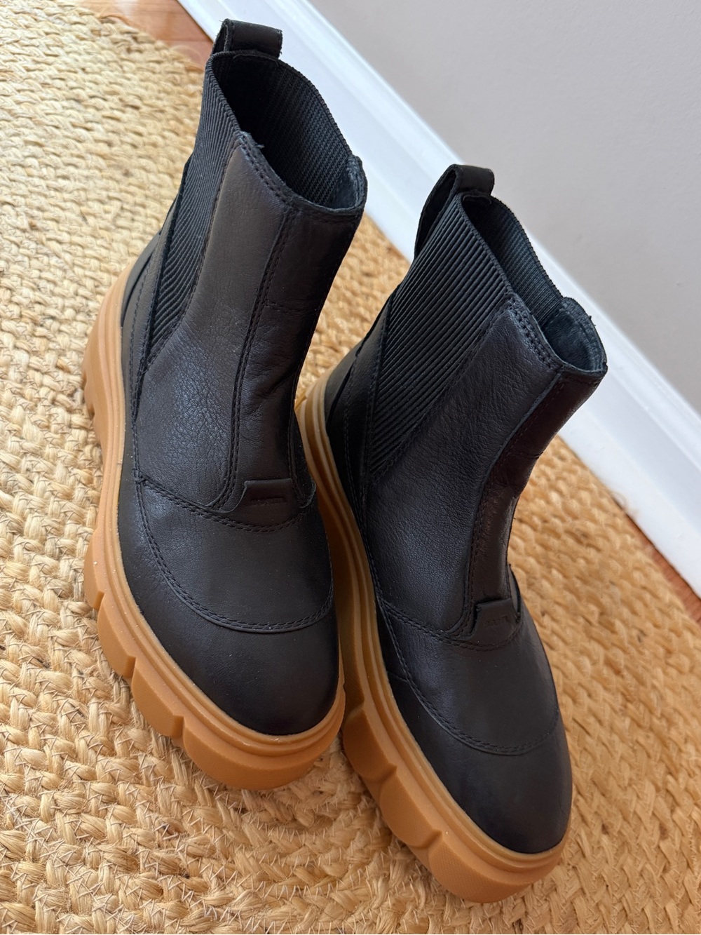 Sorel Caribou X Waterproof Black Leather Lug Sole Chelsea Boots Sz 7.5
